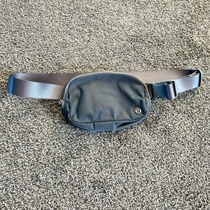 Lululemon Everywhere Belt Bag 1L